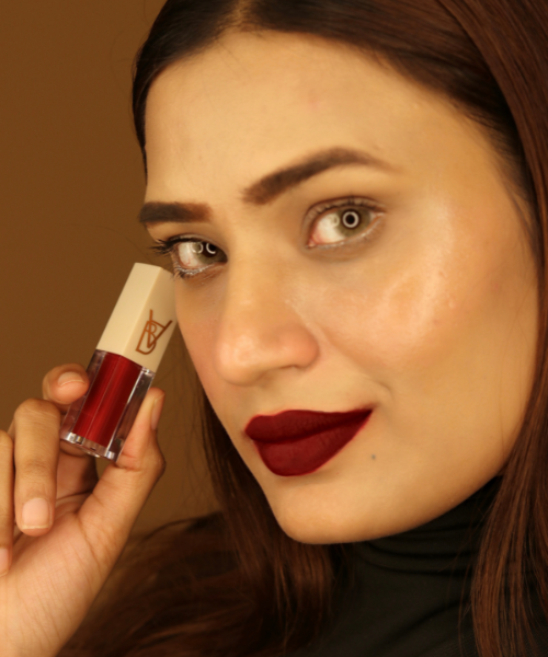 DARK FEMININE LOOK